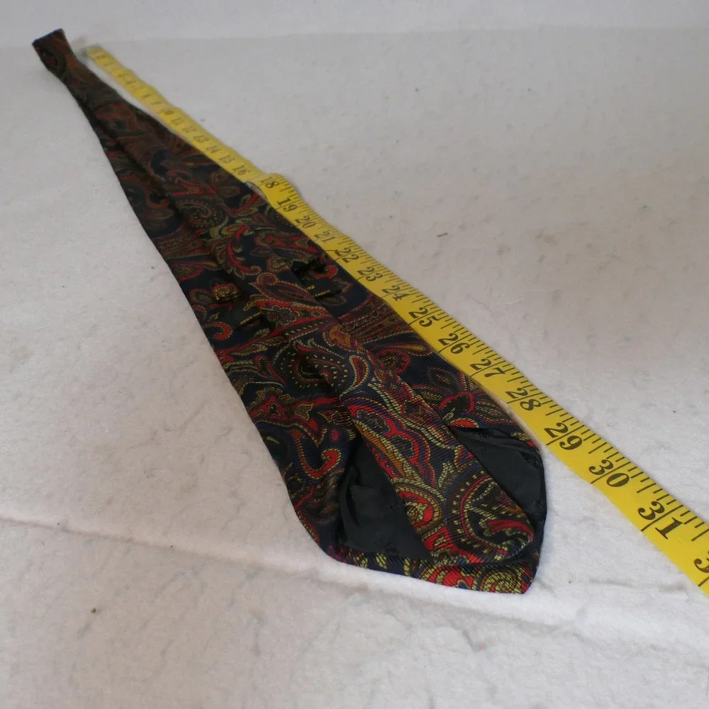 Brooks Brothers Men Silk Tie OS Navy Red Paisley Preppy Academic Ivy League READ